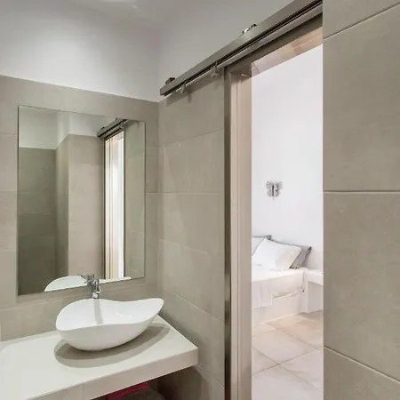 Irini 招待所 纳乌萨