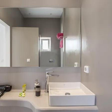 Irini בית הארחה נאוסה